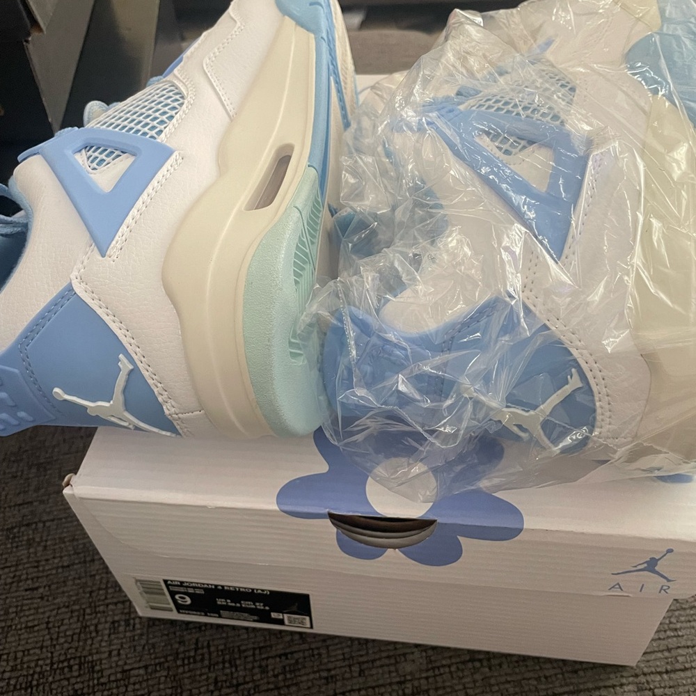 Air Jordan 4 Retro "White and Blue" - Picture 2 of 5